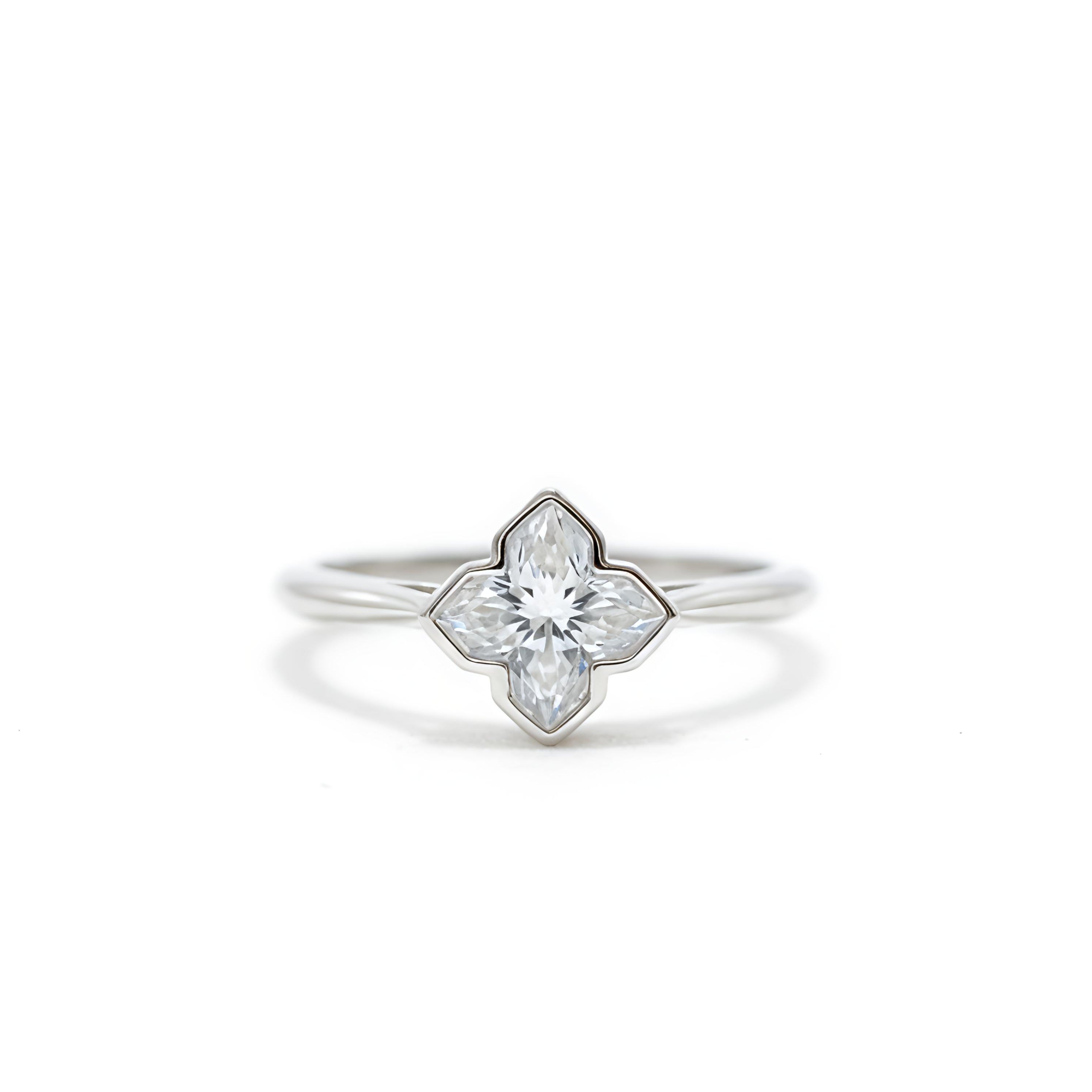 β¨ Radiant Clover Moissanite Ring β¨